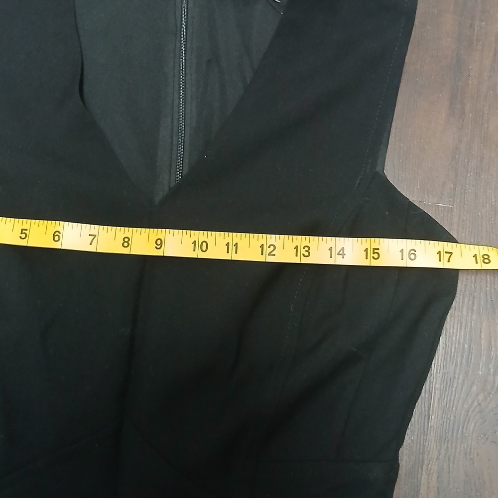 Elegant Black V-Neck Jumpsuit - Picture 5 of 9